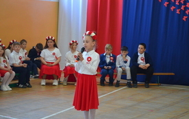 występ ucznia na apelu 