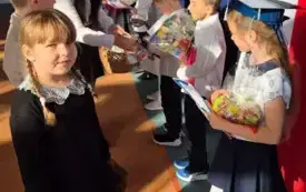 Pierwszaki stojący na apelu