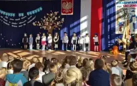 Pierwszaki stojący na apelu