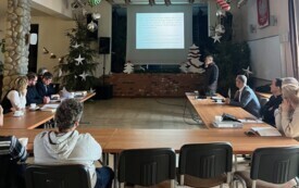 prowadzący konferencję oraz uczestnicy spotkania