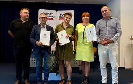 Podpisanie umowy granty sołeckie