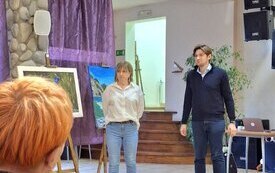 uczestnicy sotkania w sali Geoparku temat:hejt i cyberprzemoc 