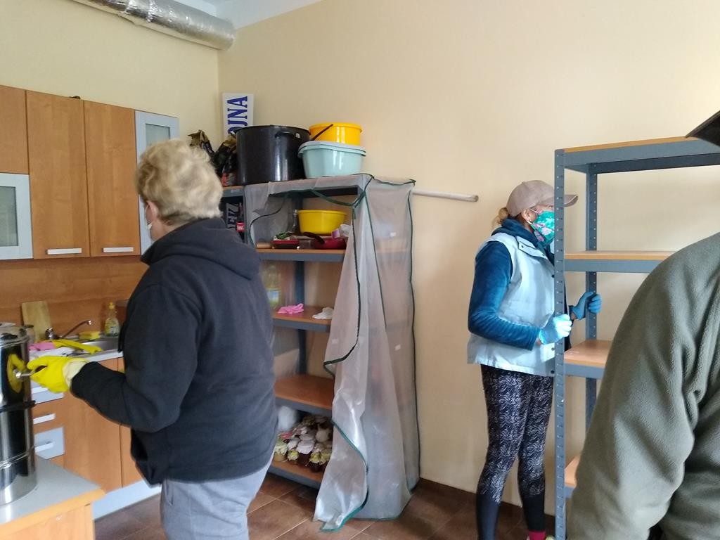 Przygotowanie miejsca na nowe wyposażenie w świetlicy wiejskiej w Mirowie
