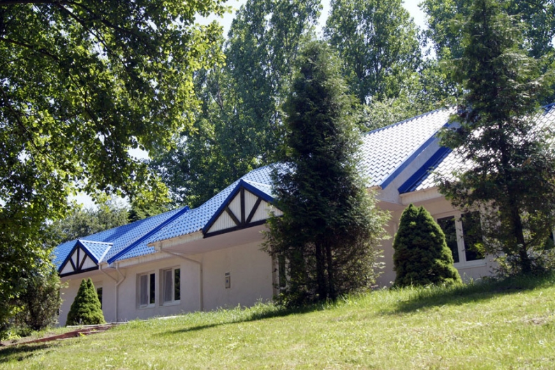 Centrum konferencyjno-wypoczynkowe Szafir budynek